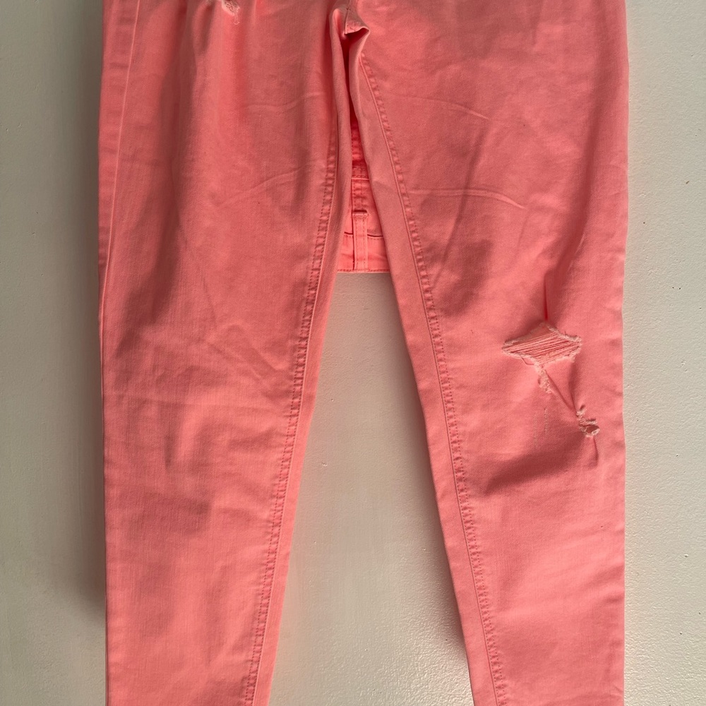 Brand new … amazing color for the summer capri jeans… Dress up or down!